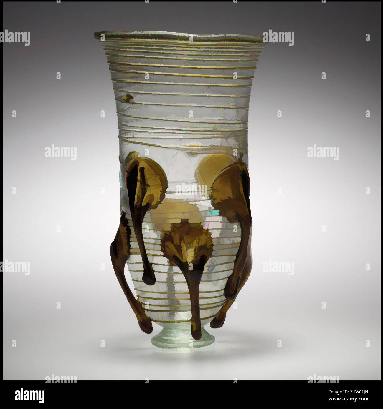 Art inspiré par Glass 'Claw' Beaker, 5th–6th Century, Frankish, Glass, total: 7 3/8 x 4 1/4in. (18,7 x 10,8cm), les récipients en verre, la plupart des récipients en verre franc présentent des formes simples et une couleur minimale, la décoration étant généralement limitée aux sentiers appliqués au verre. Parmi un certain nombre de, les œuvres classiques modernisées par Artotop avec un peu de modernité. Formes, couleur et valeur, impact visuel accrocheur sur l'art émotions par la liberté d'œuvres d'art d'une manière contemporaine. Un message intemporel qui cherche une nouvelle direction créative. Artistes qui se tournent vers le support numérique et créent le NFT Artotop Banque D'Images