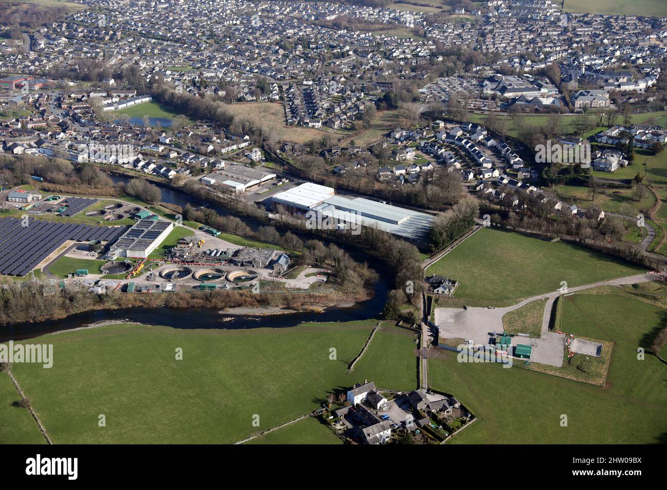 Vue aérienne de Kendal, Cumbria avec Clarks Warehouse (grande usine en premier plan) Banque D'Images