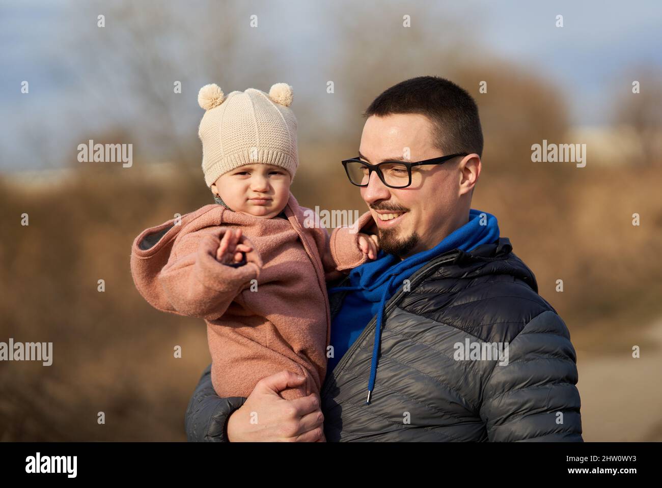 Le père avec son fils et sa fille personnages Image Vectorielle Stock - Alamy