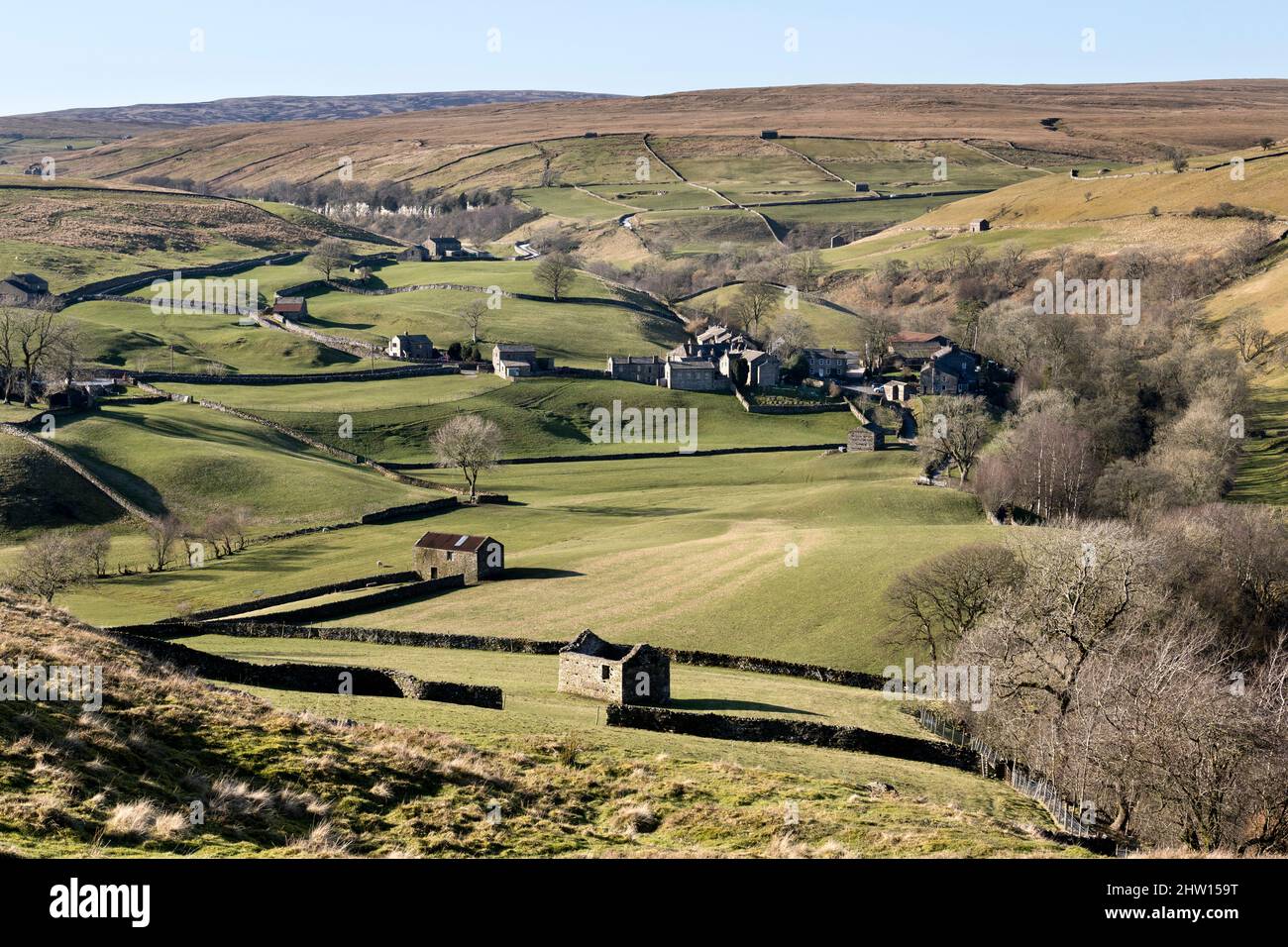Le village de Keld dans la haute Swaledale, Yorkshire Dales National Park, Royaume-Uni. Le village est entouré de nombreuses granges traditionnelles Banque D'Images