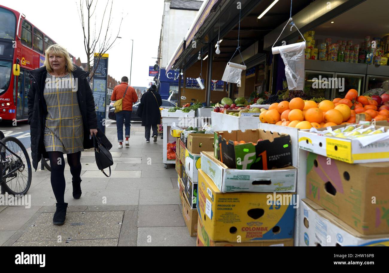 Londres, Angleterre, Royaume-Uni. Installation de la cale de fruits Banque D'Images