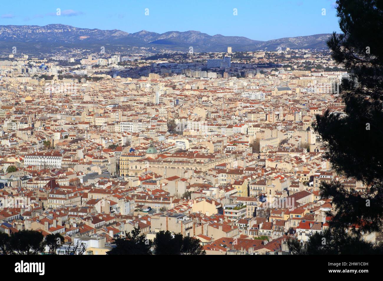 France, Bouches du Rhône, Marseille, vue générale de la ville depuis la basilique notre Dame de la Garde surnommée la bonne mère Banque D'Images