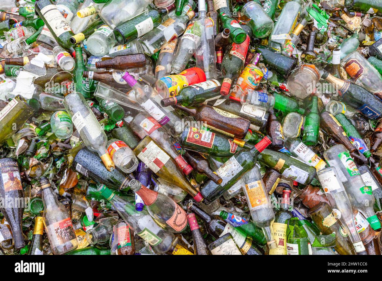 France, Puy de Dome, recyclage des bouteilles de verre, tri des déchets ménagers, entreprise de recyclage Echalier Banque D'Images