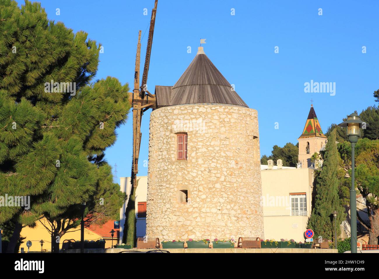 France, Bouches du Rhône, Provence, Allauch, Esplanade des Moulins, moulin du 17th siècle Banque D'Images