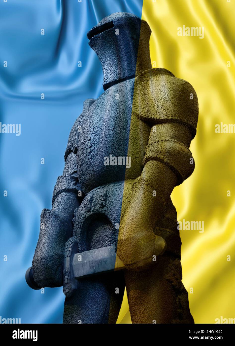 Symbole de la défense, concept autonome, statue de chevalier tenant une épée se préparant à la bataille ou à la protection, avec le drapeau de l'ukraine en bleu et jaune Banque D'Images