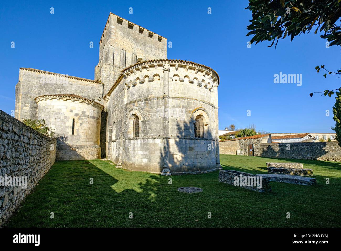 France, Charente-Maritime, Saintonge, Mornac-sur-Seudre, les plus beaux villages de France, église du 10 ème siècle, style romain Banque D'Images