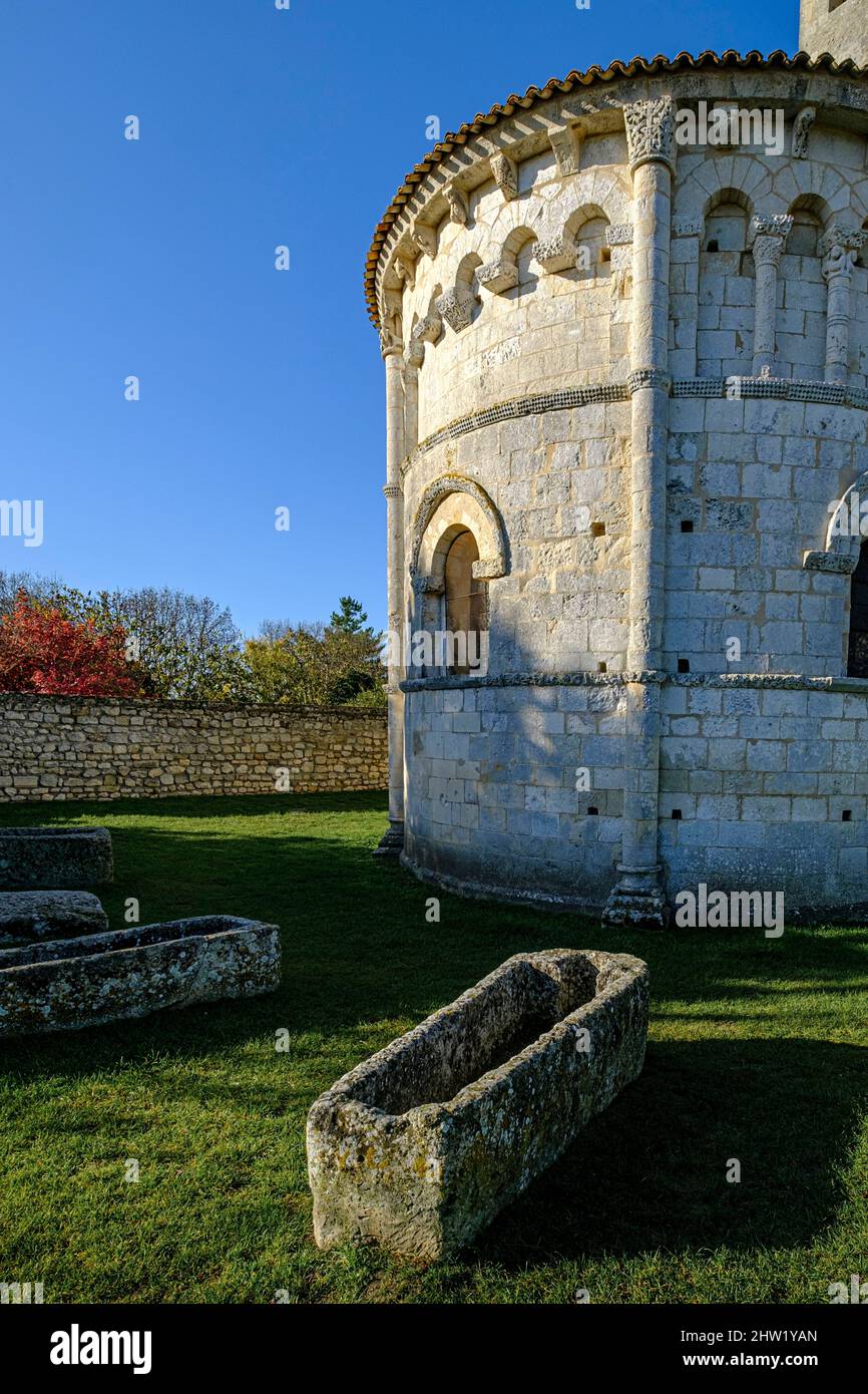 France, Charente-Maritime, Saintonge, Mornac-sur-Seudre, les plus beaux villages de France, église du 10 ème siècle, style romain Banque D'Images