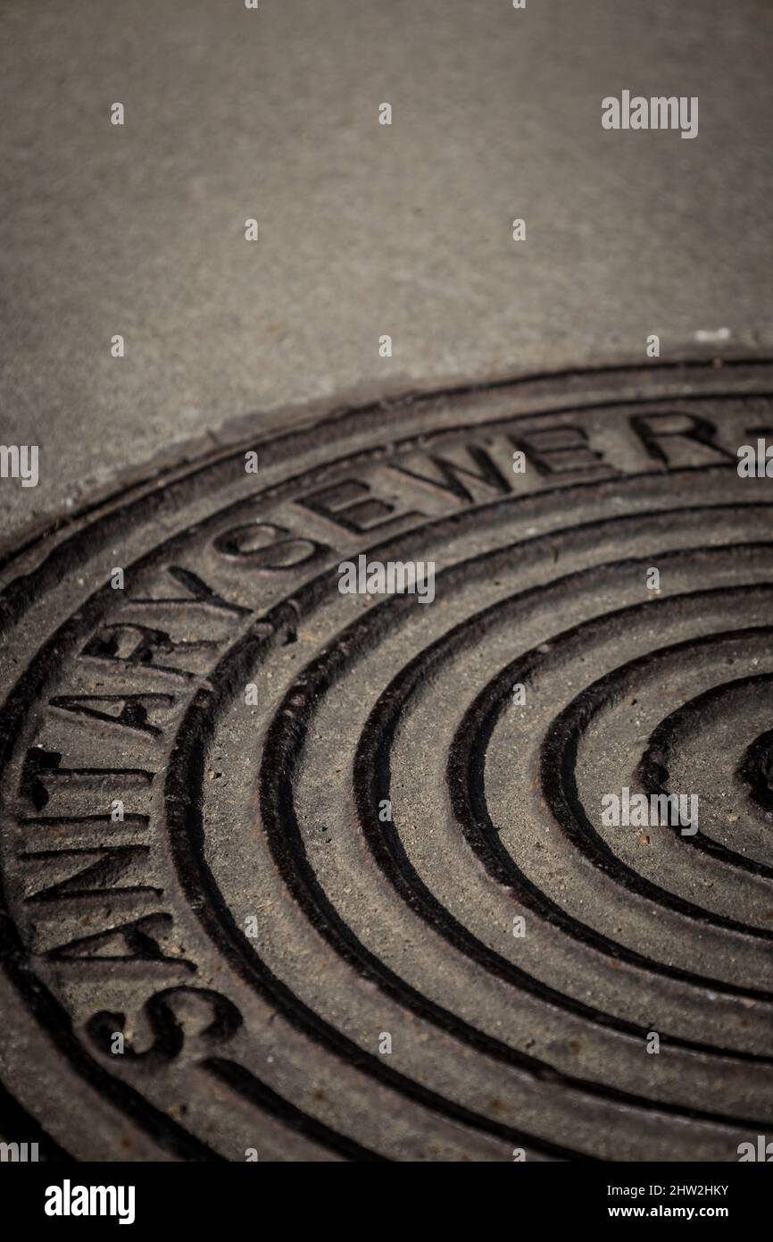 Plan vertical du couvercle de trou d'homme avec l'inscription Banque D'Images