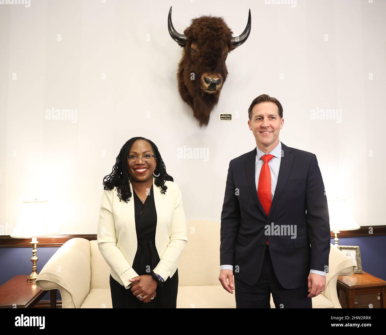 Washington, États-Unis. 03rd mars 2022. Le juge de la Cour suprême, le juge Nominee, Ketanji Brown Jackson, rencontre le sénateur Ben Sasse (R-ne) à son bureau de Capitol Hill le jeudi 3 mars 2022. Photo par Jemal Countess/UPI crédit: UPI/Alay Live News Banque D'Images