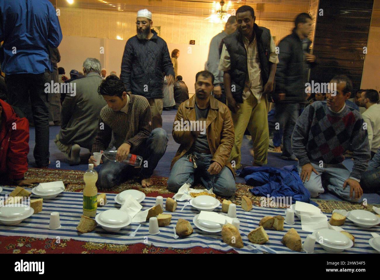 Rome, Italie 05/10/2005: Mosquée islamique Al Huda pendant le mois du Ramadan. Rue Frassini dans le quartier de Centocelle. ©Andrea Sabbadini Banque D'Images