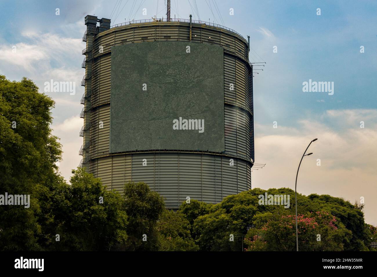 Spectaculaire réservoir de gaz désutilisé dans la ville de Buenos Aires Banque D'Images