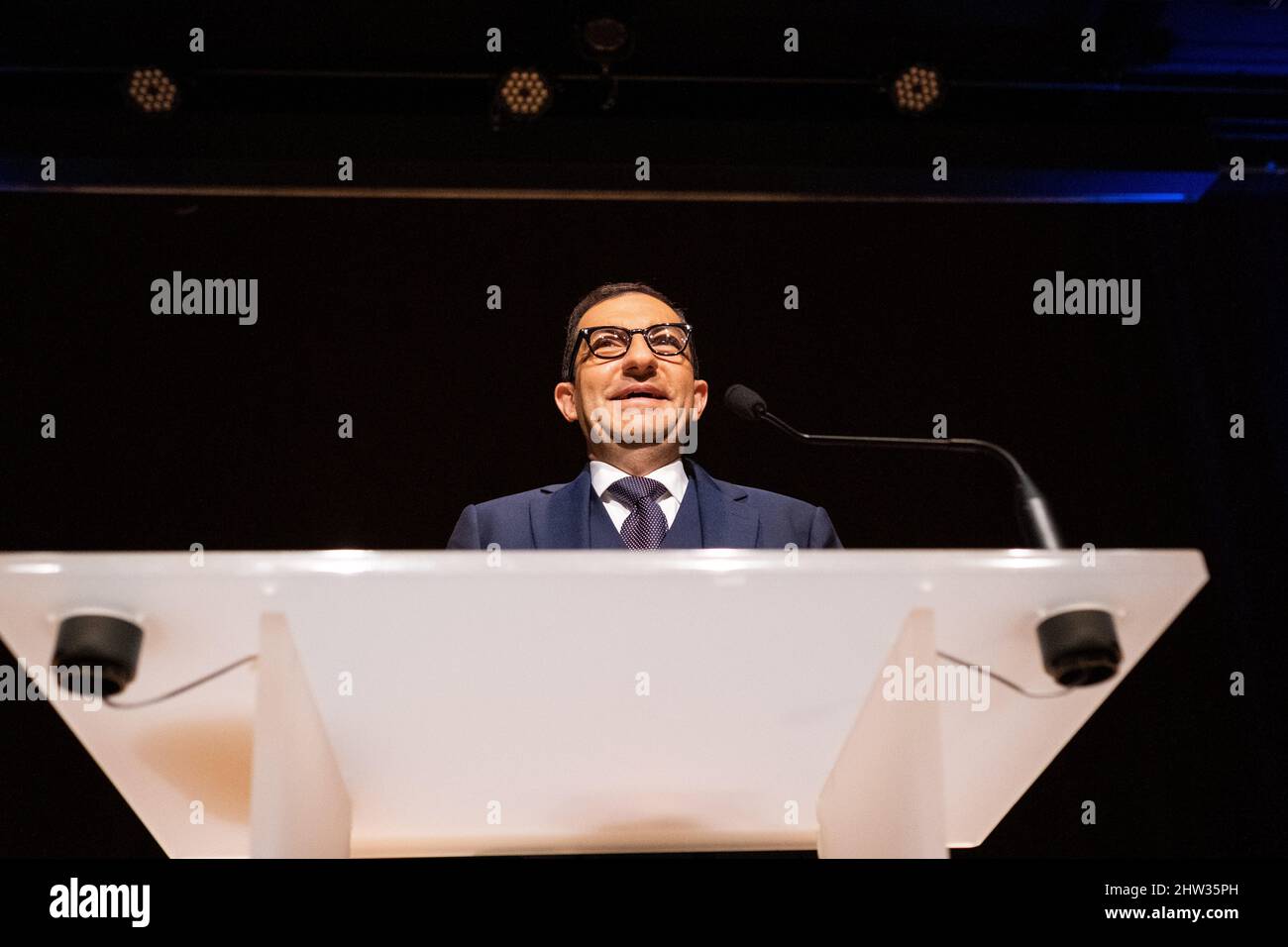 Jean Messiha participant à la campagne présidentielle d'Eric Zemmour, réunion de soutien pour la Reconquete. Jean Messiha est un économiste, homme politique et ancien haut fonctionnaire français d'origine égyptienne. Saint-Brieuc, Bretagne, France. Banque D'Images