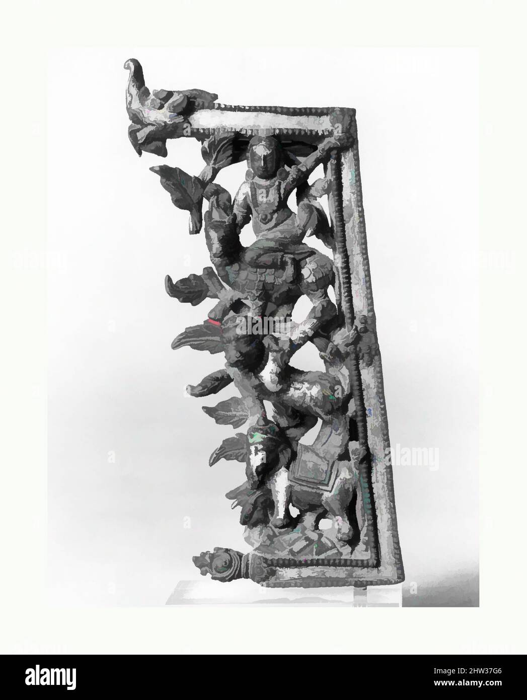 Art inspiré par fragment de la plaque d'appui d'une icône, période Malla, 16th siècle, Népal (vallée de Katmandou), alliage de cuivre doré, 5 x 2 7/16 po (12,7 x 6,2 cm), Sculpture, ce panneau ajouré dépeint un mélange d'animaux fantastiques placés dans le feuillage, l'un sur l'autre: Un, des œuvres classiques modernisées par Artotop avec un peu de modernité. Formes, couleur et valeur, impact visuel accrocheur sur l'art émotions par la liberté d'œuvres d'art d'une manière contemporaine. Un message intemporel qui cherche une nouvelle direction créative. Artistes qui se tournent vers le support numérique et créent le NFT Artotop Banque D'Images