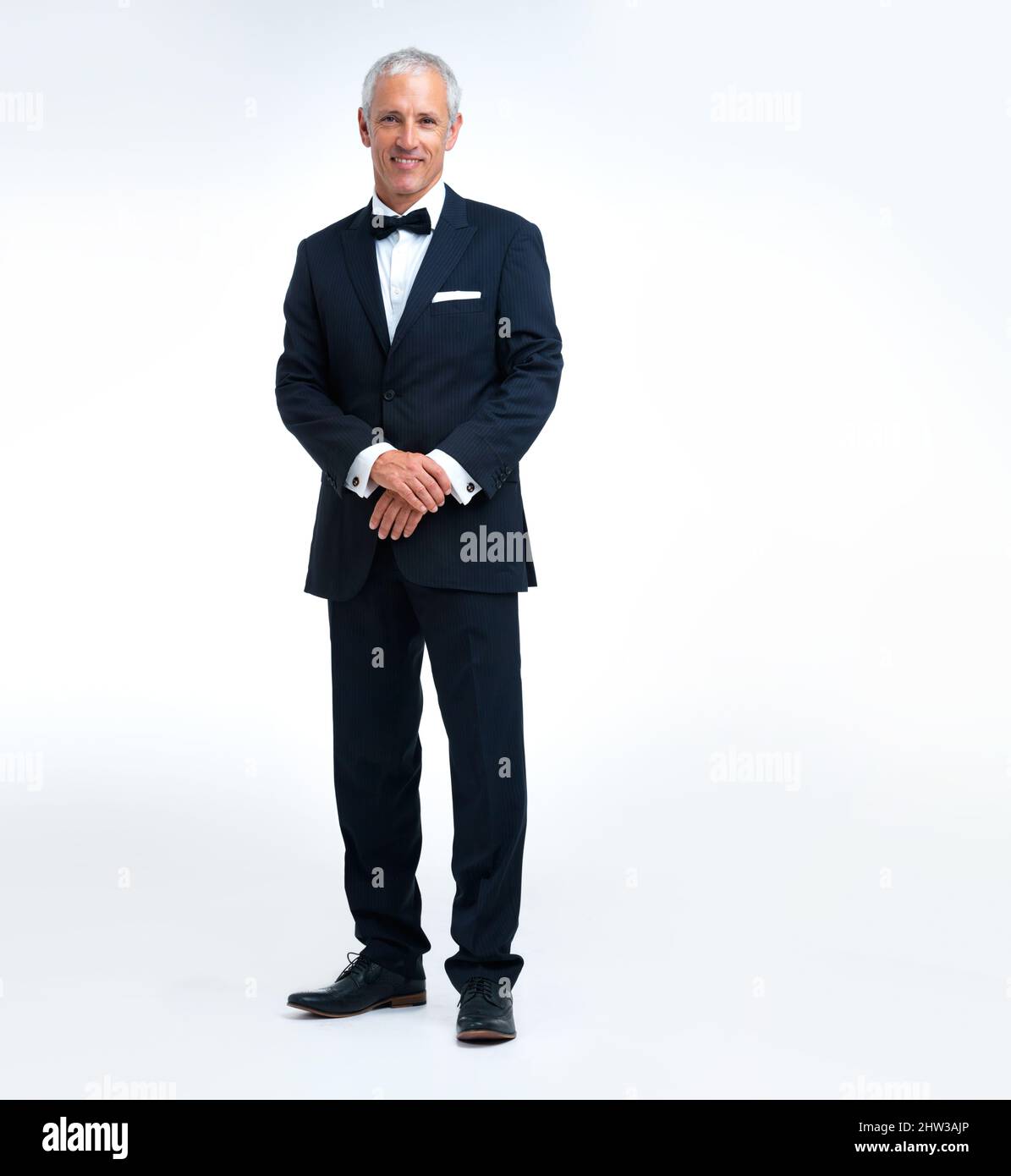 Il sait s'habiller. Un homme portant un costume et un noeud papillon. Banque D'Images