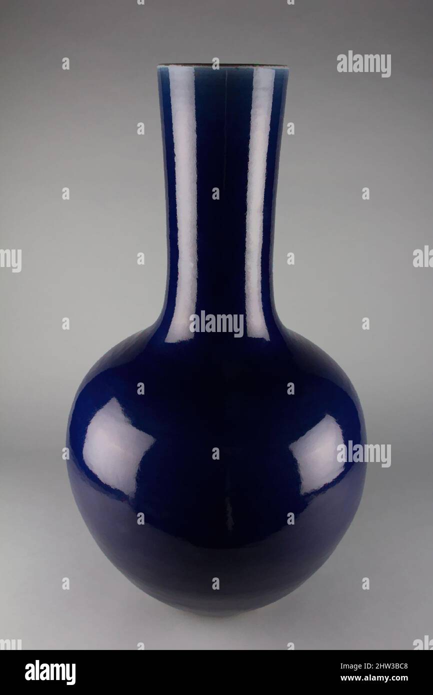 Art inspiré par vase en forme de bouteille, dynastie Qing (1644–1911), première moitié du 19th siècle, Chine, porcelaine avec glaçage bleu violet (Jingdezhen ware), H. 28 in. (71,1 cm), céramique, oeuvres classiques modernisées par Artotop avec une touche de modernité. Formes, couleur et valeur, impact visuel accrocheur sur l'art émotions par la liberté d'œuvres d'art d'une manière contemporaine. Un message intemporel qui cherche une nouvelle direction créative. Artistes qui se tournent vers le support numérique et créent le NFT Artotop Banque D'Images