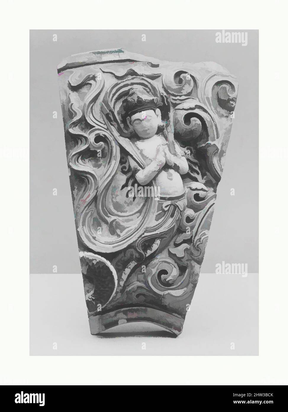 Art inspiré par le carrelage à Apsara, originaire de la « Pagode de porcelaine », dynastie Ming (1368–1644), période Yongle (1403–24), Chine, grès avec glaçures colorées, H. 21 po. (53,3 cm) ; avec 13 1/4 po (33,7 cm), céramique, aujourd'hui détruite, la fameuse Pagode de porcelaine, une tour construite, des œuvres classiques modernisées par Artotop avec un peu de modernité. Formes, couleur et valeur, impact visuel accrocheur sur l'art émotions par la liberté d'œuvres d'art d'une manière contemporaine. Un message intemporel qui cherche une nouvelle direction créative. Artistes qui se tournent vers le support numérique et créent le NFT Artotop Banque D'Images