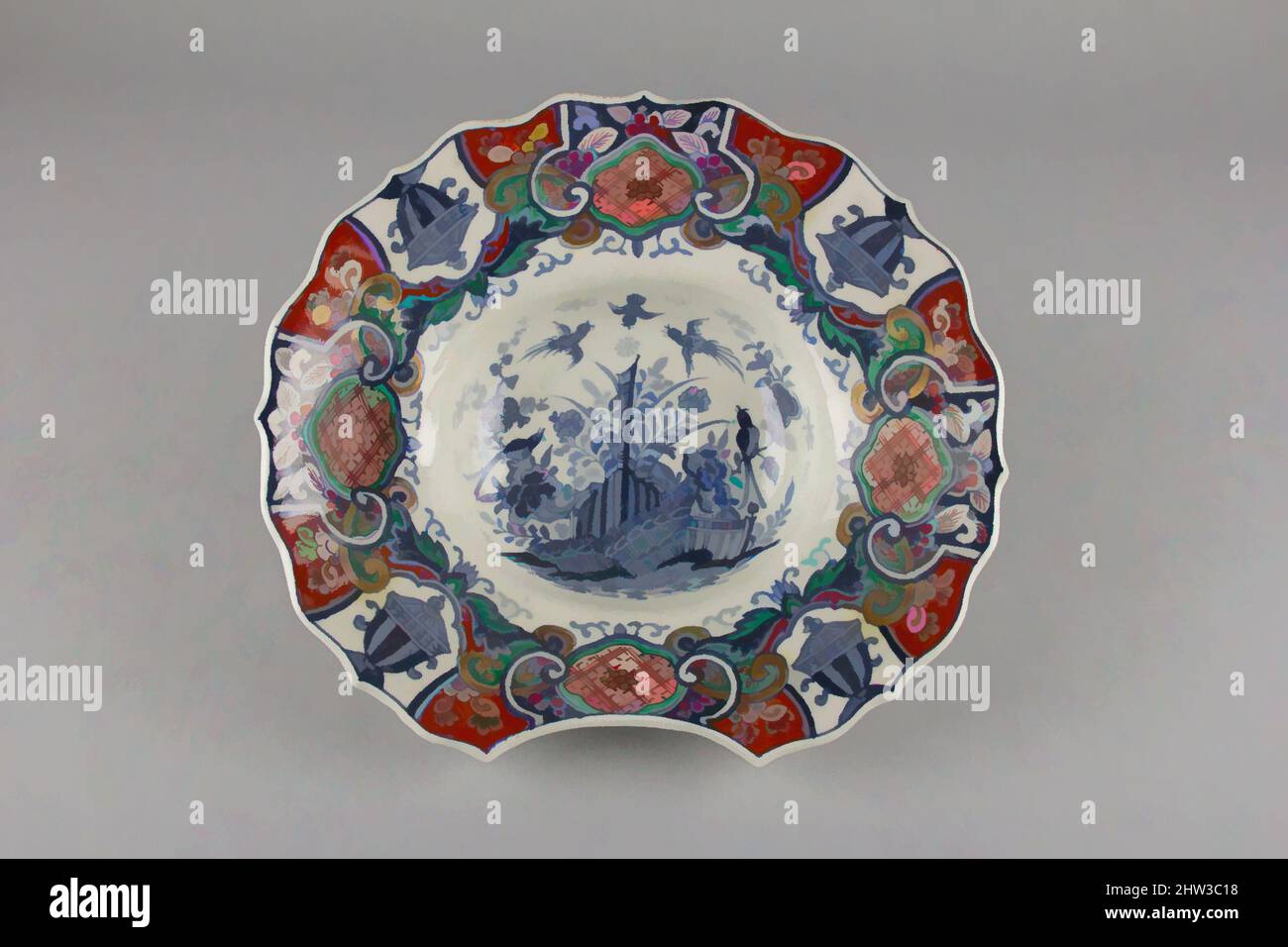 Art inspiré par Barber's Bowl avec décorations baroques, époque Edo (1615–1868), vers la fin de 17th–début du 18th siècle, Japon, bleu sous-glaçure, émail et or (art d'Arita), H. 3 po. (7,6 cm) ; diamètre 10 po (25,4 cm), céramique, oeuvres classiques modernisées par Artotop avec une touche de modernité. Formes, couleur et valeur, impact visuel accrocheur sur l'art émotions par la liberté d'œuvres d'art d'une manière contemporaine. Un message intemporel qui cherche une nouvelle direction créative. Artistes qui se tournent vers le support numérique et créent le NFT Artotop Banque D'Images