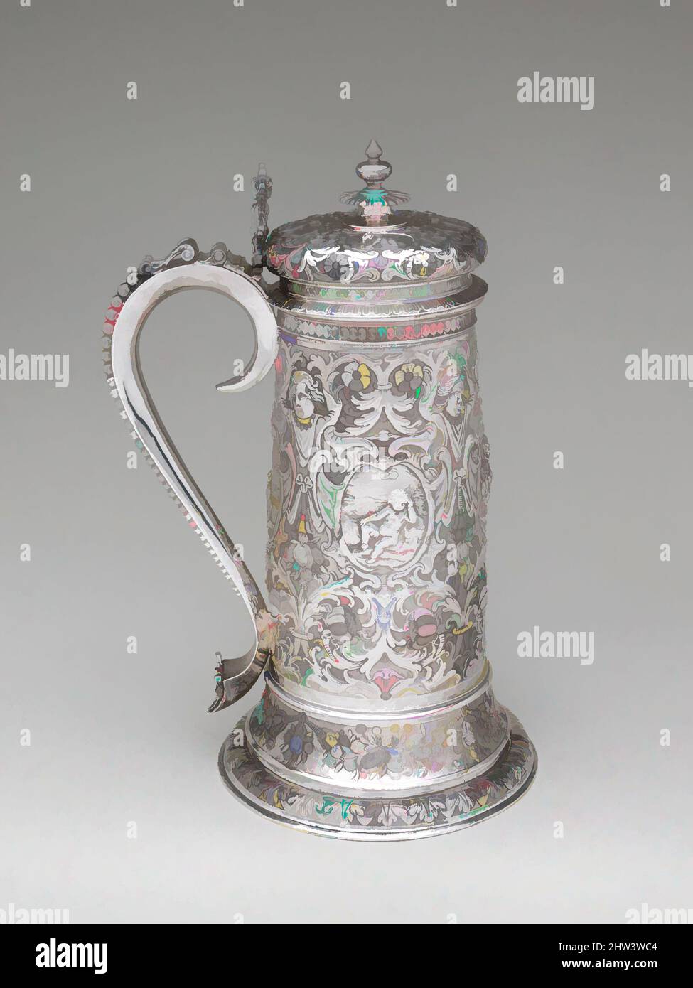 Art inspiré par Flagon (un de deux), attribué à Richard Blackwell II (Britannique, active ca. 1646–1670), 1646–47, British, London, Silver Gilt, Total (confirmé) : 14 × 9 1/4 × 7 1/4 po, 58 oz. 18 l/h (35,6 × 23,5 × 18,4 cm, 1,8 kg), Metalwork-Silver, attribué à Richard, œuvres classiques modernisées par Artotop avec une touche de modernité. Formes, couleur et valeur, impact visuel accrocheur sur l'art émotions par la liberté d'œuvres d'art d'une manière contemporaine. Un message intemporel qui cherche une nouvelle direction créative. Artistes qui se tournent vers le support numérique et créent le NFT Artotop Banque D'Images