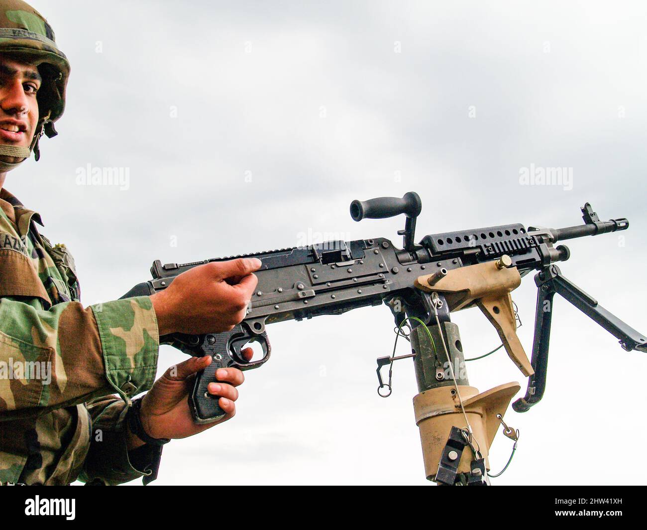 M249 mitrailleuse légère (LMG), également connue sous le nom d'arme automatique Squad M249 (SAW) démontrée par un cadet à l'Académie militaire de West point des États-Unis Banque D'Images