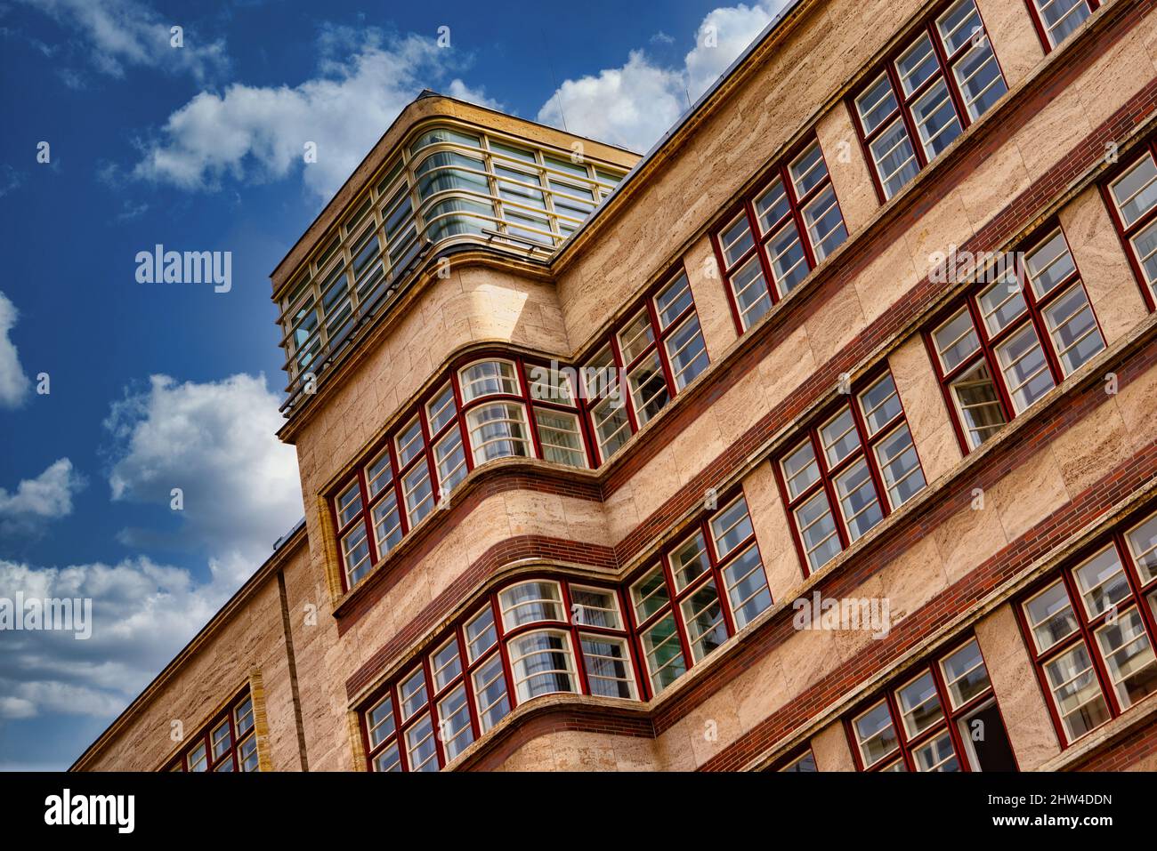 Berlin, Bürogebäude in der Nürnberger Straße von Erich Mendelssohn im Stil der Neuen Sachlichkeit. Hheute Ellington Hotel. Banque D'Images