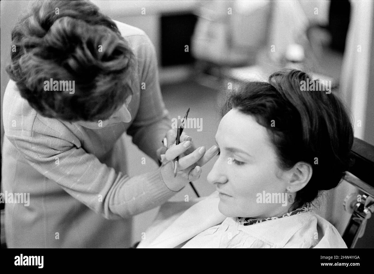 Le casting de 'Coronation Street' sur le set. Eileen Derbyshire en maquillage. 16th avril 1968. Banque D'Images