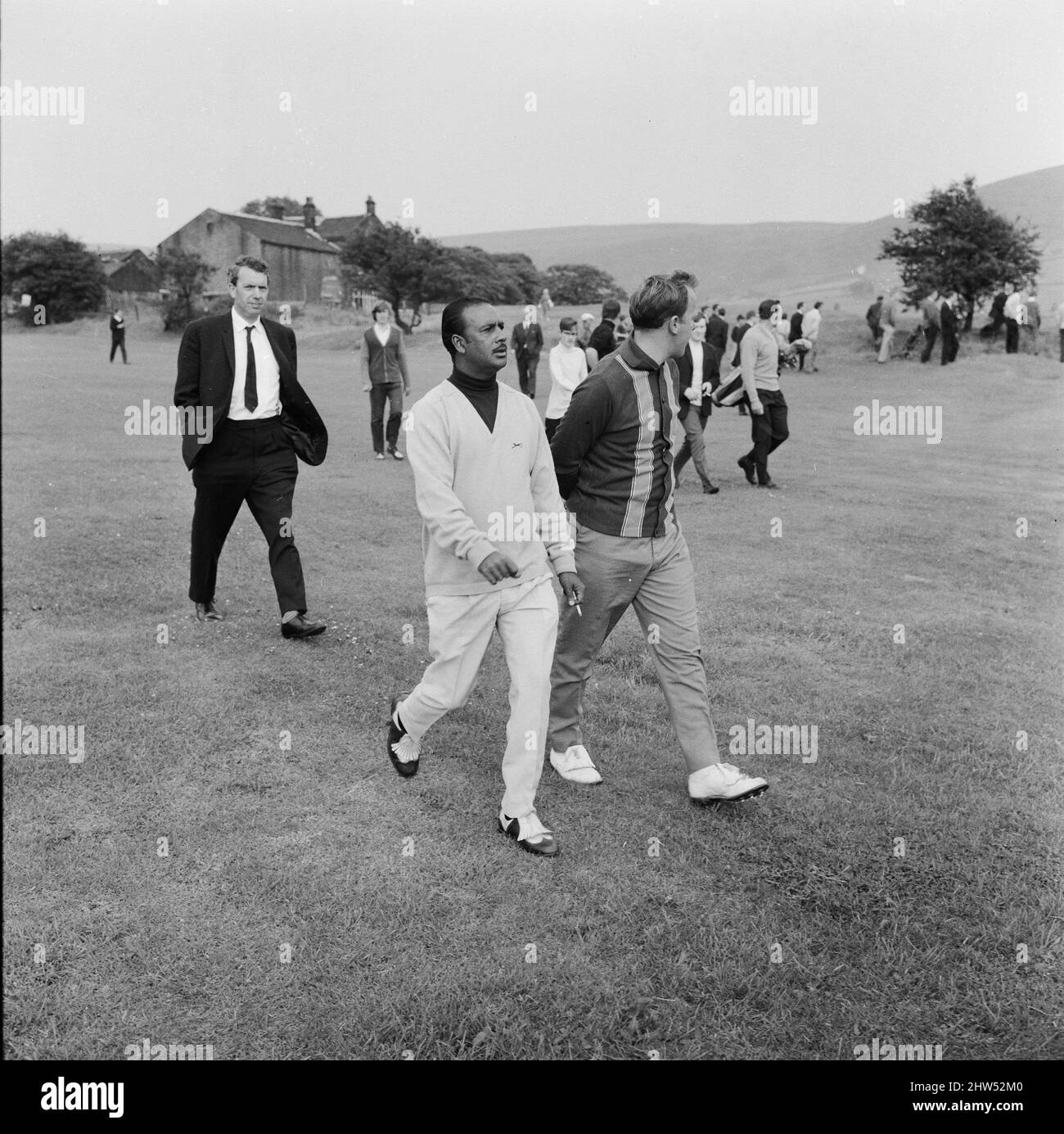Le golfeur sud-africain Sewsunker Sewgolum au club de golf de Stalybridge Stamford où il a participé à un match d'invitation contre deux des meilleurs joueurs de clubs Barry Sidebottom et Colin C Gill en préparation à l'ouverture britannique à venir. Le partenaire Swegolum était Mike Hoyle. 14th juillet 1967. Banque D'Images