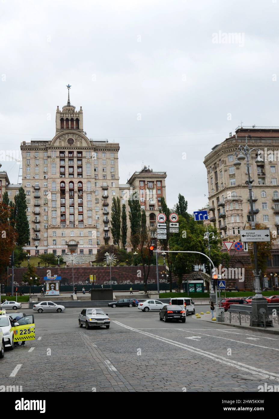Budynok Z Zirkoyu est un bâtiment ukrainien emblématique situé sur la rue Khreschatyk à Kiev, en Ukraine. Banque D'Images