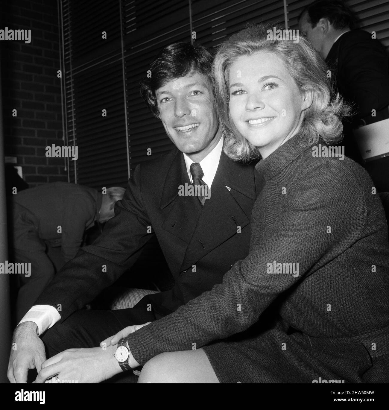 Richard Chamberlain est à la vedette dans son premier drame BBC 2, comme un jeune américain souffrant de la tuberculose. La série commençant en janvier s'appelle « le portrait d'une dame ». La Dame du titre est jouée par Suzanne Neve. Ils sont photographiés ensemble au BBC TV Center. 13th novembre 1967. Banque D'Images