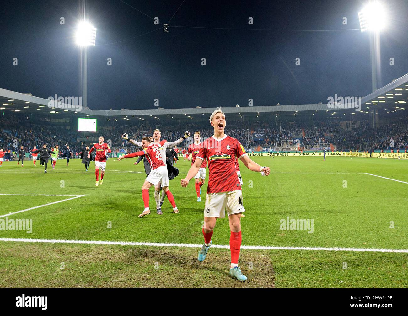 Finale jubilation FR, Nico SCHLOTTERBECK (FR) en avant de football coupe DFB quart de finale, VfL Bochum (BO) - SC Freiburg (FR) 1:2 aet, le 2nd mars 2022 à Bochum/ Allemagne. Â Banque D'Images