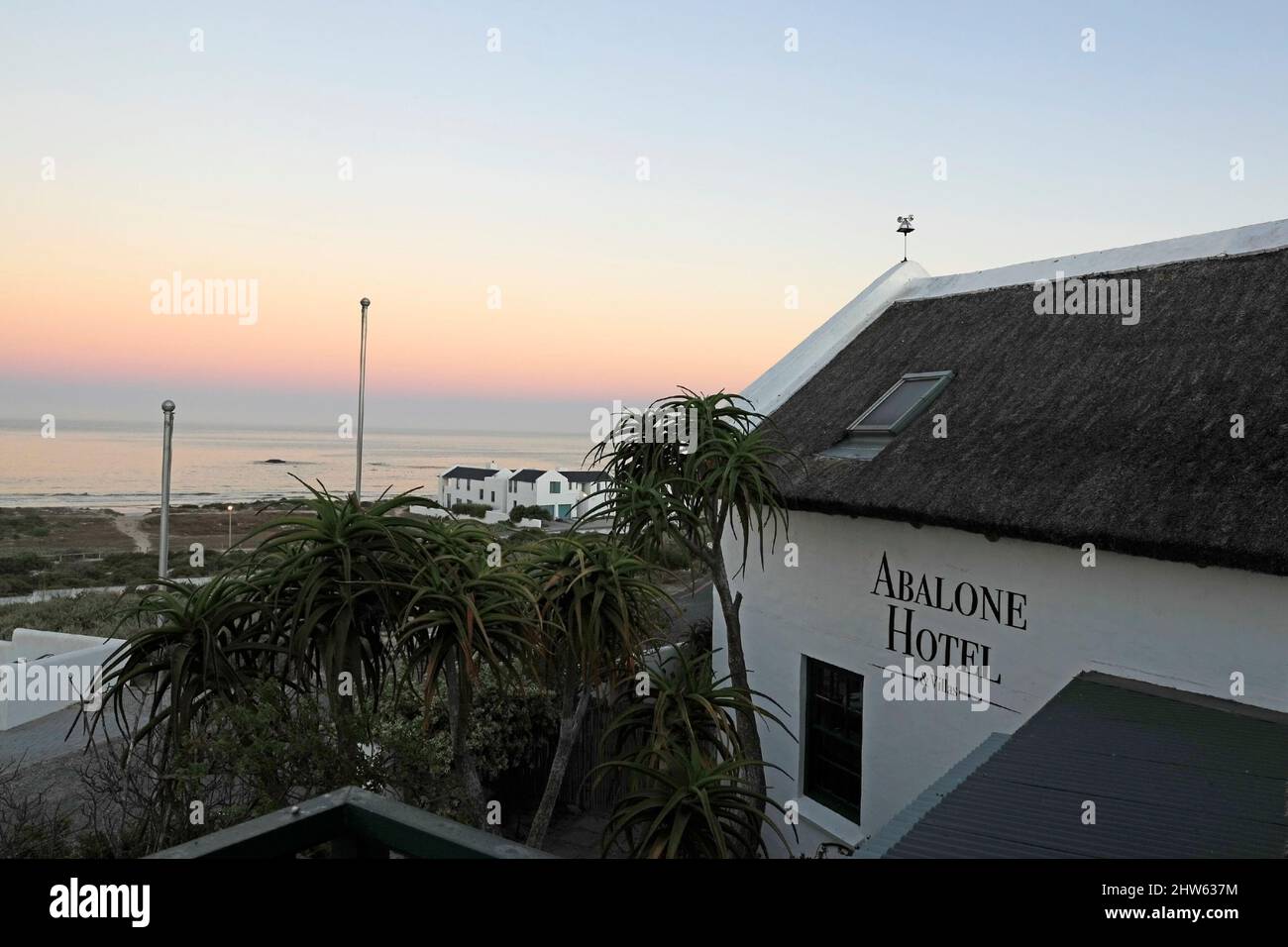 Lever du soleil à l'hôtel Abalone à Paternoster, sur la côte ouest du Cap, en Afrique du Sud. Banque D'Images
