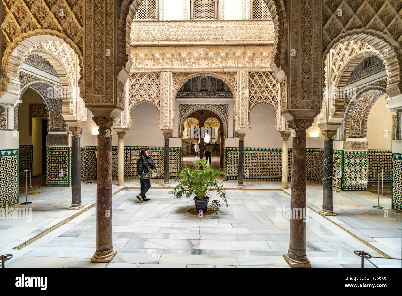 Innenhof im Königspalast Alcázar, Sevilla Andalusien, Espagnol | Cour des Alcázars royaux de Séville, Andalousie, Espagne Banque D'Images