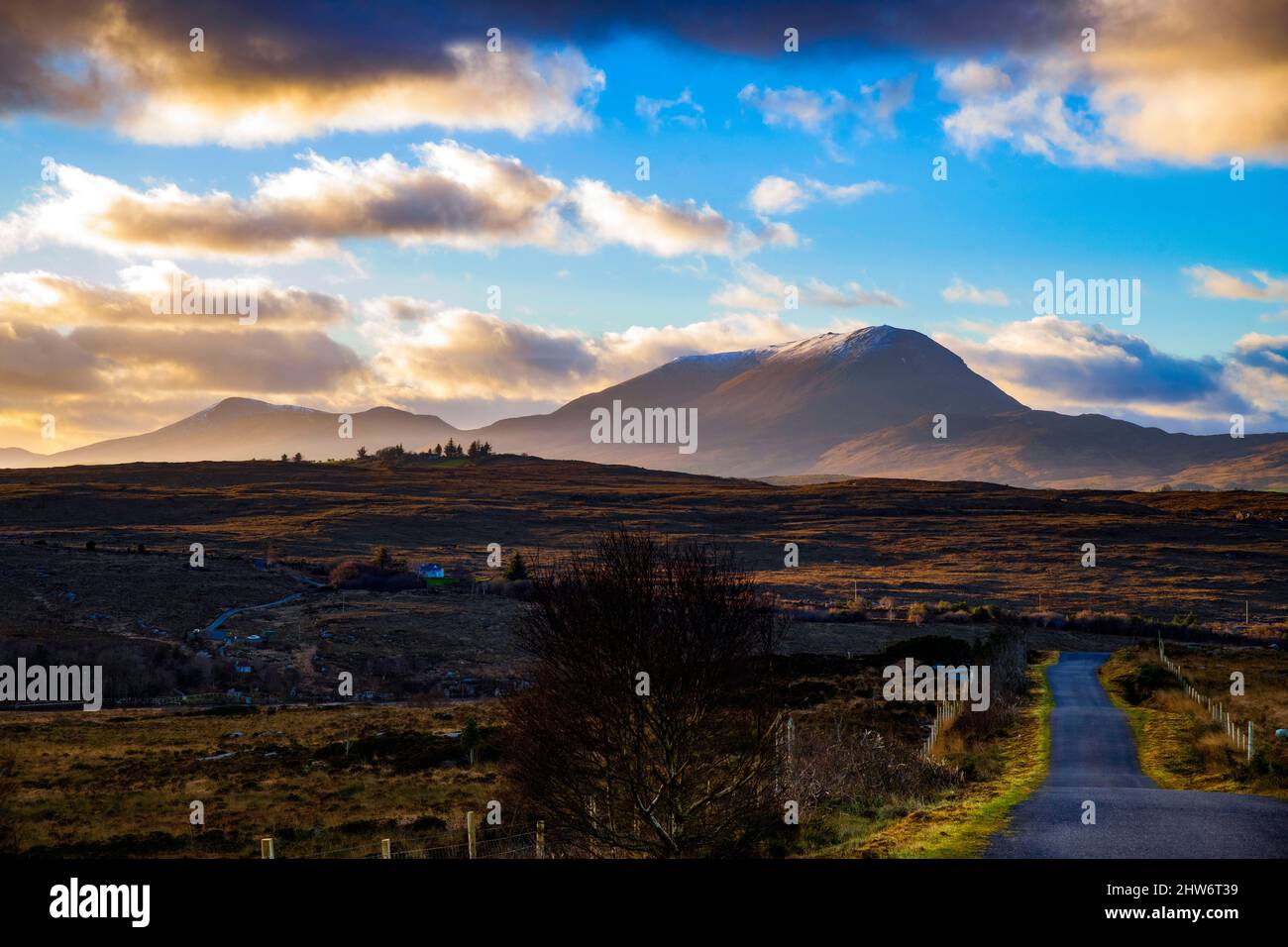 Coucher de soleil d'hiver à Muckish Mountain, Rosguill, comté de Donegal, Irlande Banque D'Images