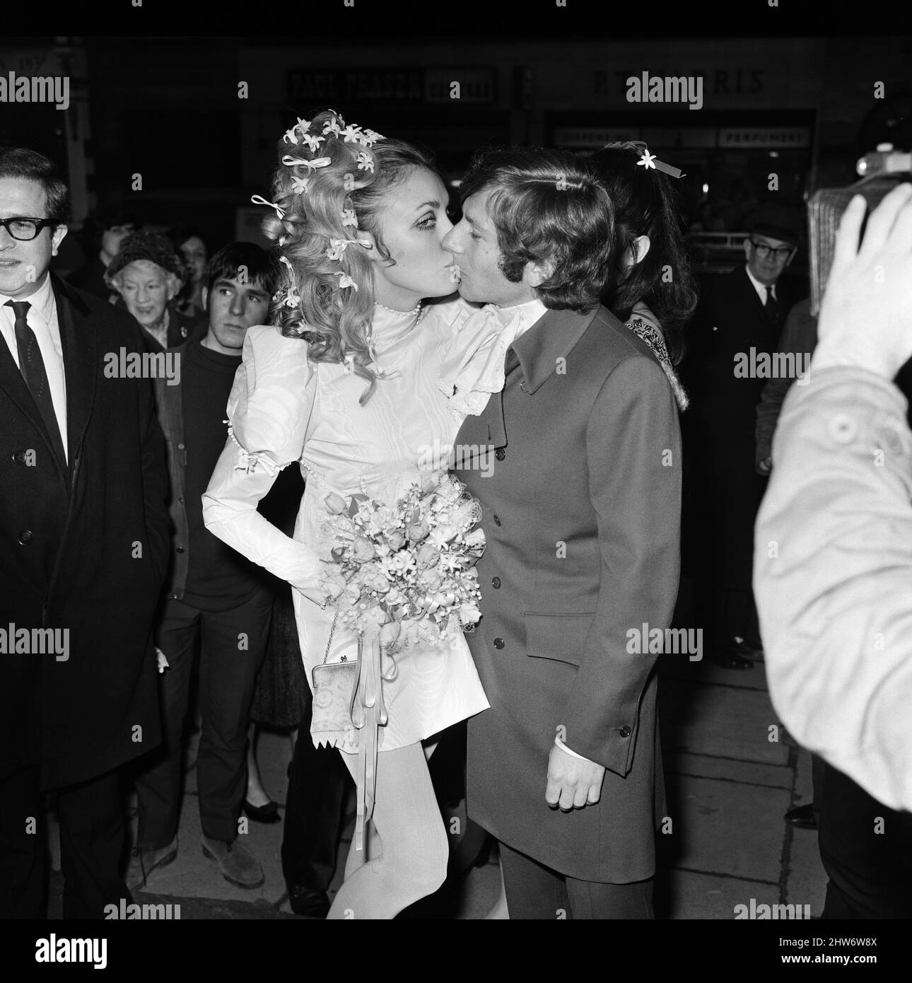 Mariage du réalisateur polonais Roman Polanski et de sa mariée, l'actrice américaine Sharon Tate, au bureau du registre de Chelsea, Londres. 20th janvier 1968. Banque D'Images