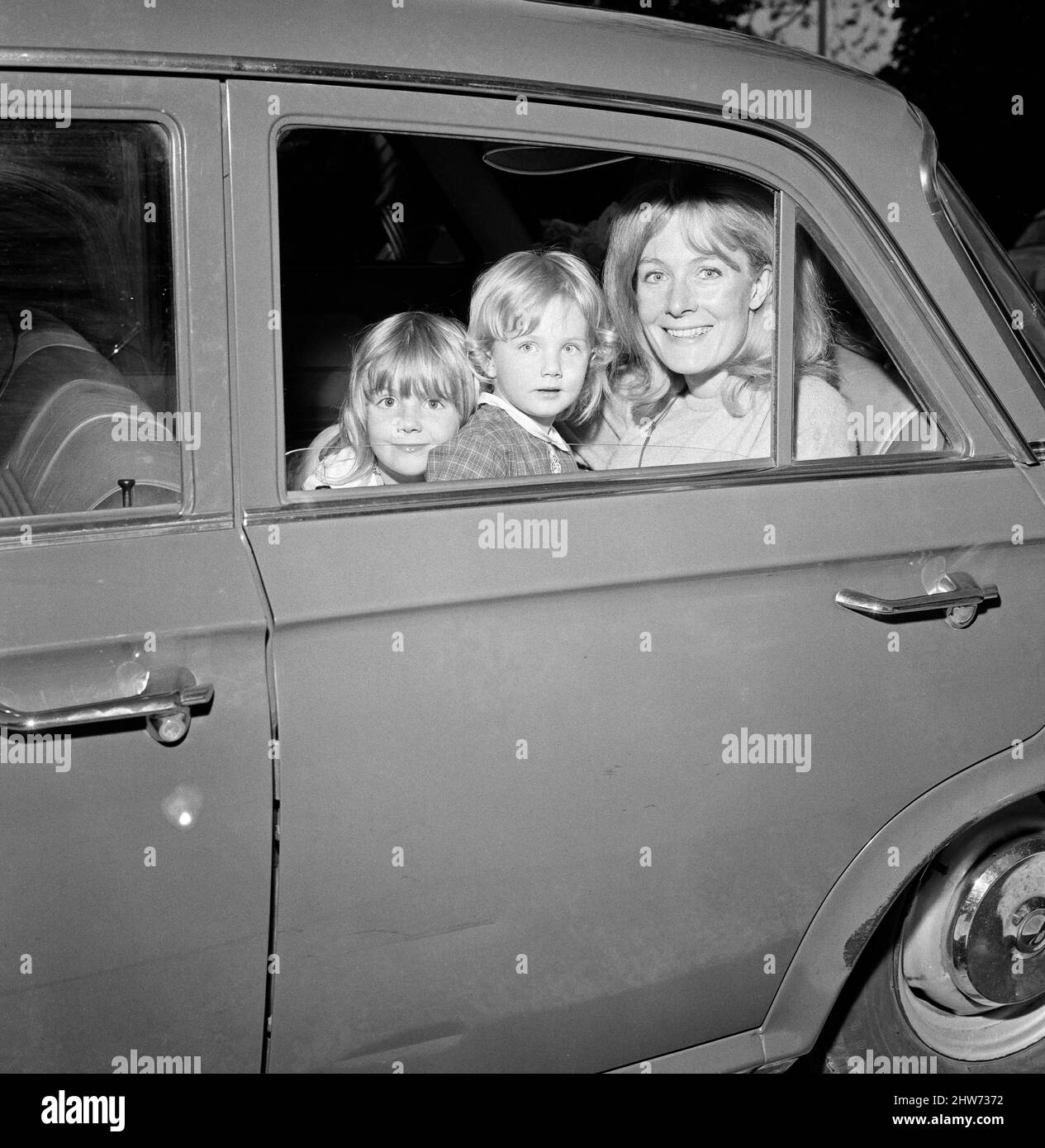 Vanessa Redgrave avec ses filles Natasha et Joely Richardson. 12th mai 1967. Banque D'Images Vanessa Redgrave avec ses filles Natasha et Joely Richardson. 12th mai 1967. Banque D'Images