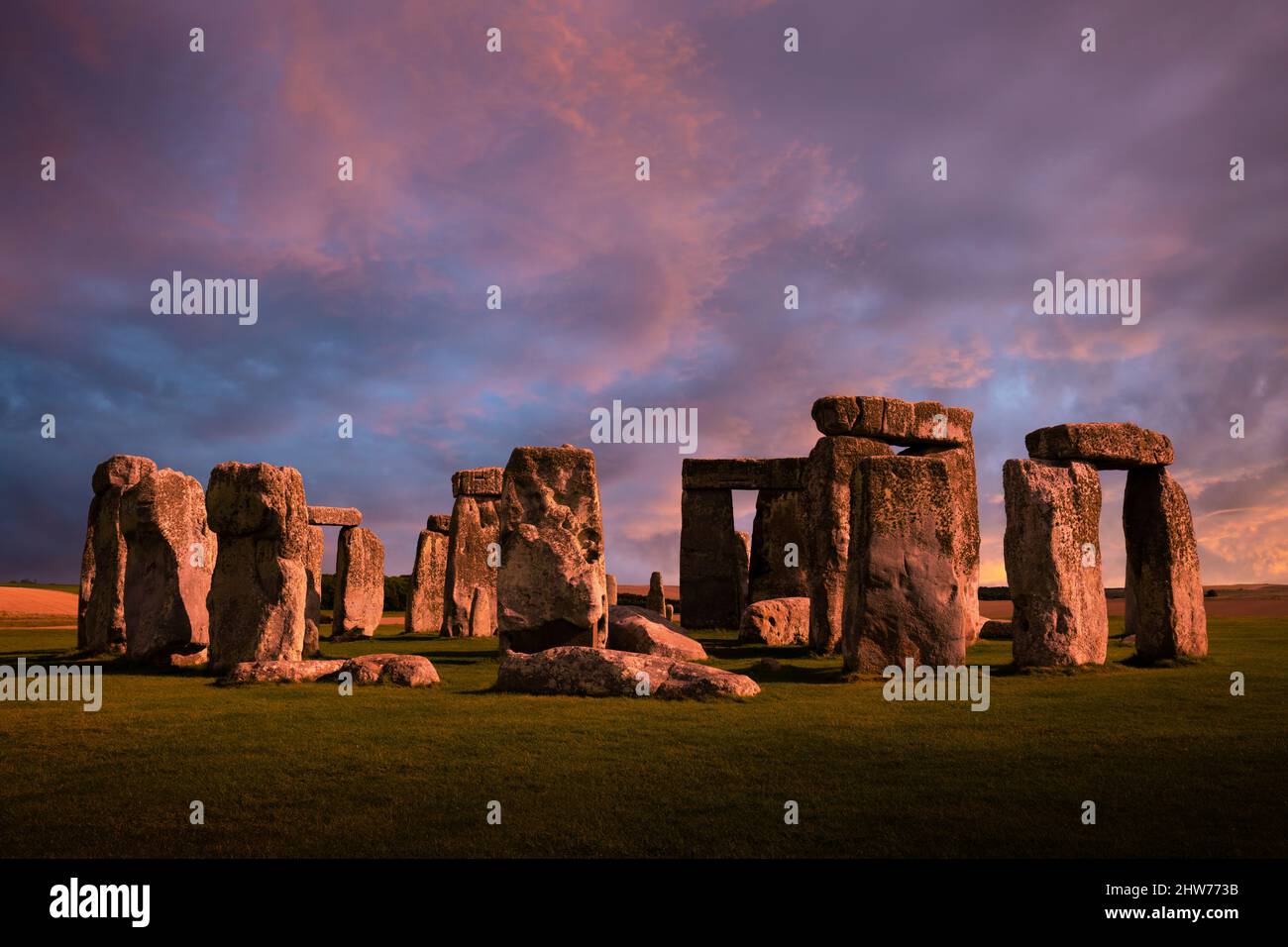 Stonehenge au coucher du soleil à Stonehenge Stone circle Amesbury Wiltshire Angleterre Royaume-Uni GB Europe Stonehenge Angleterre Stonehenge Wiltshire Banque D'Images