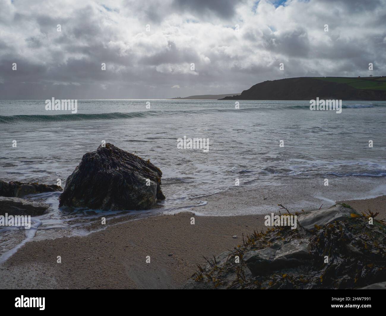 Vue sur la côte depuis Pentewan, Cornwall, Royaume-Uni Banque D'Images