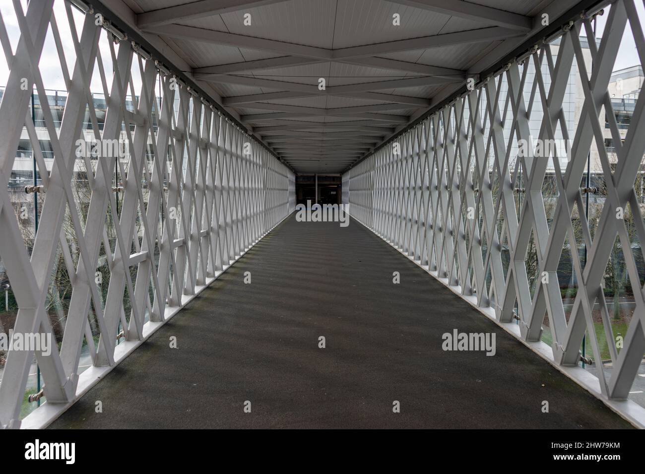 Passerelle piétonne moderne à Southampton, Hampshire, Royaume-Uni Banque D'Images