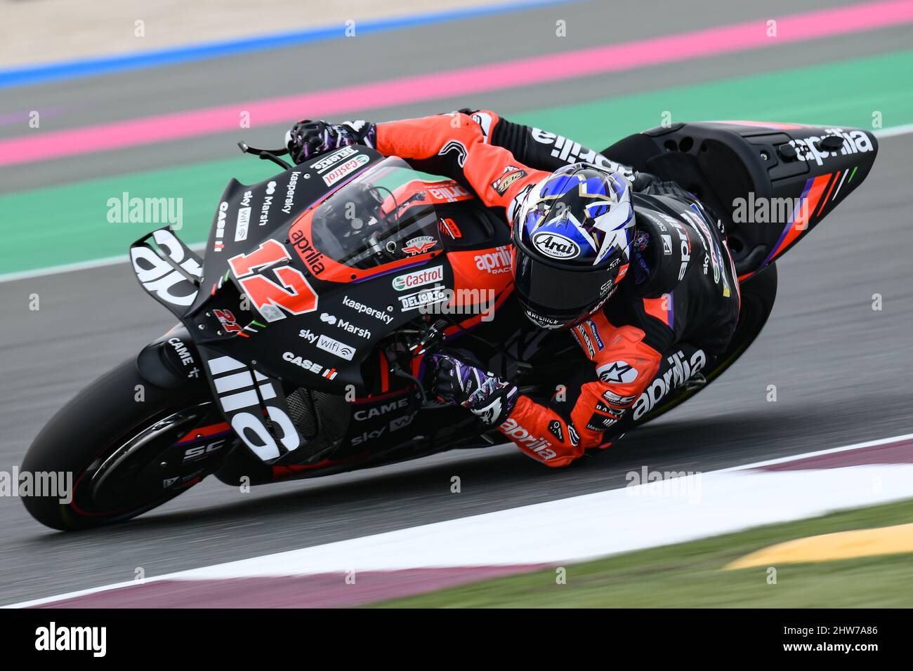 Maverick Vinales of Aprilia Racing en action pendant la pratique libre 1 au  Grand Prix du Qatar, circuit international de Losail, le 4th 2022 mars à  Doha, Qatar. Crédit : Tom Kirkwood/Alay