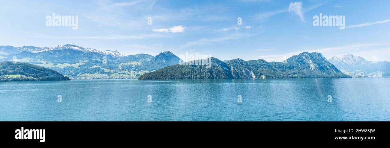 Panorama magnifique. Lac de Lucerne et montagnes des Alpes en Suisse. Canton de Nidwalden et Lucerne. Banque D'Images