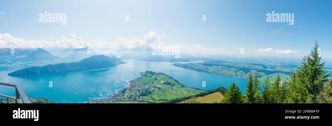 Panorama du canton et du lac de Lucerne depuis une vue panoramique. Banque D'Images