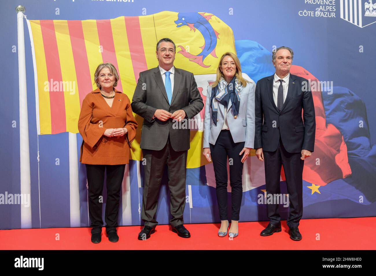 Marseille, France. 04th mars 2022. (De gauche à droite) Elisa Ferreira, Renaud Muselier, Roberta Metsola et Apostolos Kzikzikostas à la tribune de l'hémicycle de l'Hôtel de Region.Renaud Muselier, Président de la région Provence Alpes Côte d'Azur reçoit à l'Hôtel de région (Parlement local) Roberta Metsola Présidente du Parlement européen, Outre Apostolos Tzitzikostas, Président du Comité des régions et Elisa Ferreira, Commissaire européen pour la cohésion et les réformes, il a réaffirmé le rôle de l'Europe dans le développement des régions et affirmé son soutien à l'Ukraine Banque D'Images