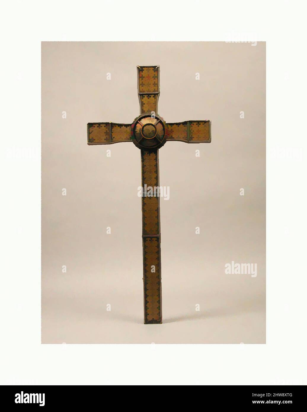 Art inspiré par la Croix de Clogher, début du 20th siècle (original daté du début du 14th siècle), irlandais, chêne, bronze, argent, Total: 33 1/8 x 16 x 3 1/8in. (84,1 x 40,6 x 7,9cm), reproductions-Metalwork, oeuvres classiques modernisées par Artotop avec une touche de modernité. Formes, couleur et valeur, impact visuel accrocheur sur l'art émotions par la liberté d'œuvres d'art d'une manière contemporaine. Un message intemporel qui cherche une nouvelle direction créative. Artistes qui se tournent vers le support numérique et créent le NFT Artotop Banque D'Images