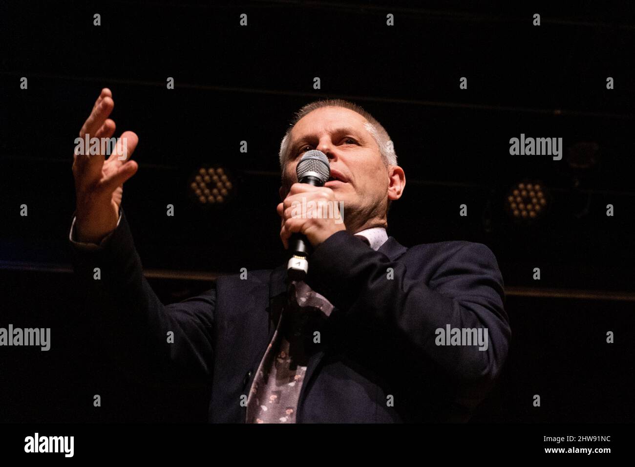 Pierre-Yves THOMAS participant à la campagne présidentielle d'Eric Zemmour, réunion de soutien pour la Reconquete. Jean Messiha est un économiste, homme politique et ancien haut fonctionnaire français d'origine égyptienne. Saint-Brieuc, Bretagne, France. Banque D'Images