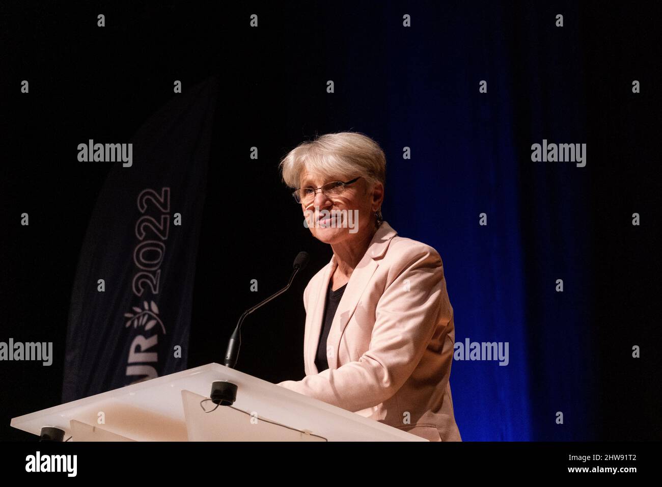 Marie DE BLIC participant à la campagne présidentielle d'Eric Zemmour, réunion de soutien pour la Reconquete. Jean Messiha est un économiste, homme politique et ancien haut fonctionnaire français d'origine égyptienne. Saint-Brieuc, Bretagne, France. Banque D'Images