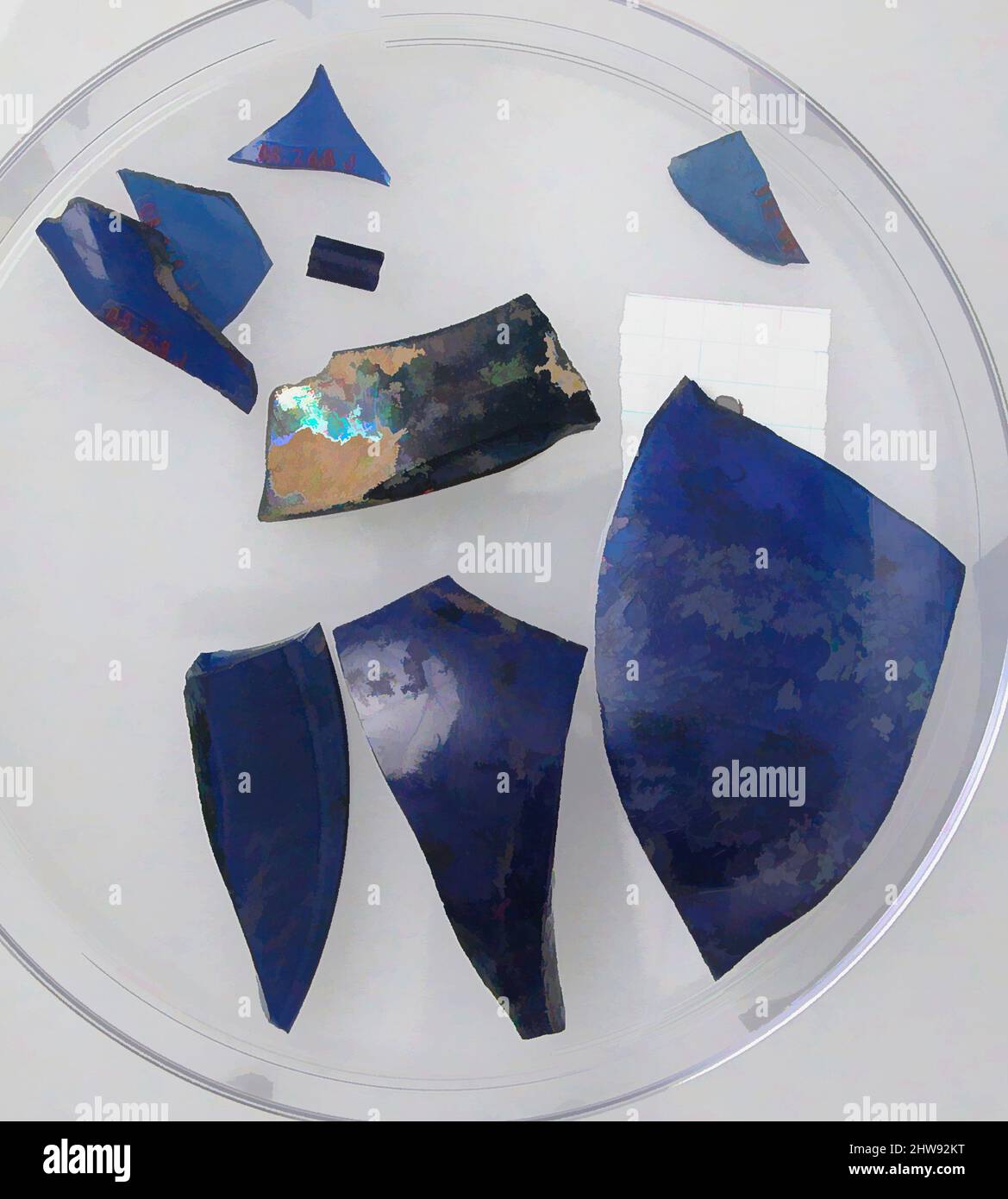 Art inspiré par des fragments de verre d'un navire, 4th–début 5th siècle, fait à Kharga Oasis, Égypte byzantine, copte, verre (bleu profond), stockage (boîte de Pétri diam.): 5 9/16 po. (14,1 cm), Glass-Vessels, oeuvres classiques modernisées par Artotop avec une touche de modernité. Formes, couleur et valeur, impact visuel accrocheur sur l'art émotions par la liberté d'œuvres d'art d'une manière contemporaine. Un message intemporel qui cherche une nouvelle direction créative. Artistes qui se tournent vers le support numérique et créent le NFT Artotop Banque D'Images