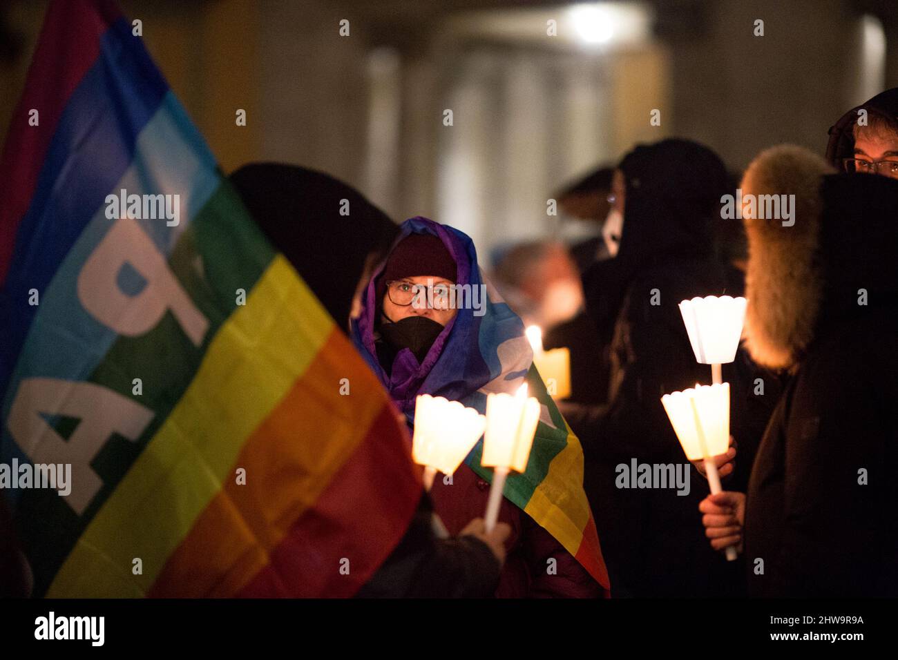 Rome, Italie. 04th mars 2022. Veillée aux chandelles sur la Piazza del Campidoglio, hôtel de ville de Rome. Cette vigile a été organisée par le maire de Rome, Roberto Gualtieri, et soutenue par plusieurs autres maires italiens pour montrer leur soutien et leur solidarité au peuple ukrainien et pour appeler à une paix immédiate en Ukraine. La guerre contre l'Ukraine - et l'invasion russe qui en a résulté - a été déclarée tôt le matin du 24th février par le Président de la Fédération de Russie, Vladimir Poutine. Banque D'Images