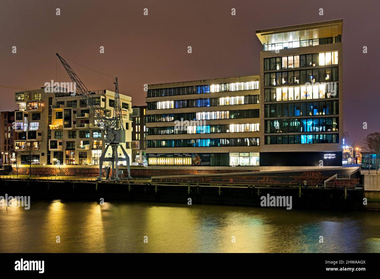 Kaiserkai de nuit, HafenCity Hambourg, Allemagne, Hambourg Banque D'Images