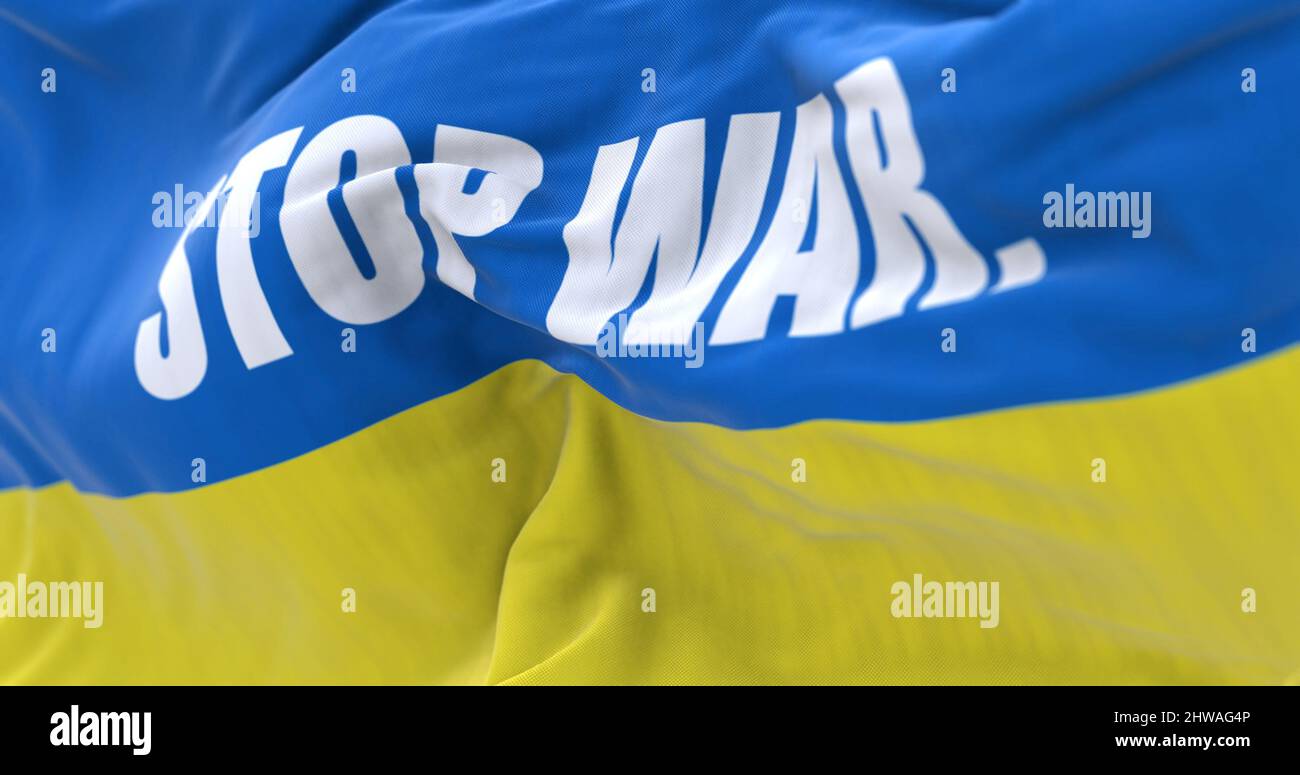 Détail du drapeau national de l'Ukraine avec le texte de la "guerre d'arrêt" agitant dans le vent . Démocratie et politique. Patriotisme. Mise au point sélective. Slo sans couture Banque D'Images