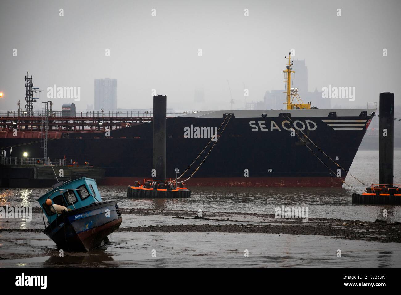 Le pétrolier allemand Seacod, amarré au terminal pétrolier de Tranmere, Wirral, le 3rd mars 2022, devait transporter une cargaison de pétrole qui était transportée du port de Primorsk, Russie. Banque D'Images