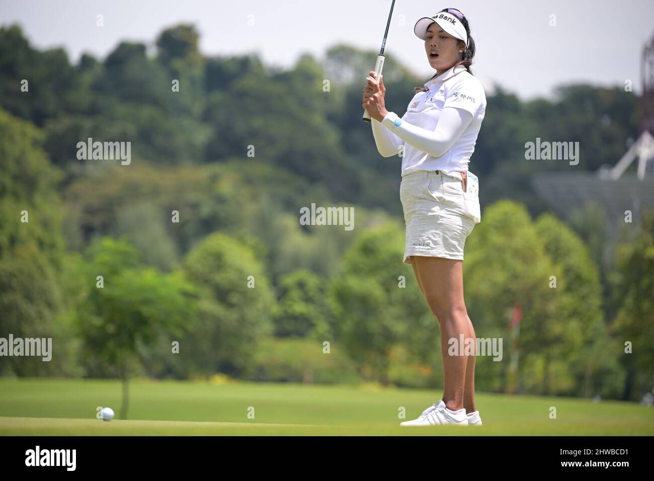 Singapour. 5th mars 2022. Patty Tavatanakit, de Thaïlande, réagit au cours de la troisième journée du Championnat du monde des femmes HSBC qui s'est tenue au parcours de Tanjong du Sentosa Golf Club de Singapour le 5 mars 2022. Crédit: Puis Chih Wey/Xinhua/Alay Live News Banque D'Images